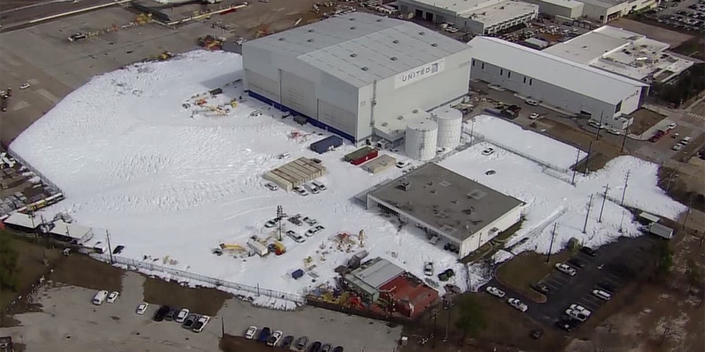 Houston airport hangar's fire suppression system sends foam onto tarmac, covering vehicles and equipment - Vimarsana News