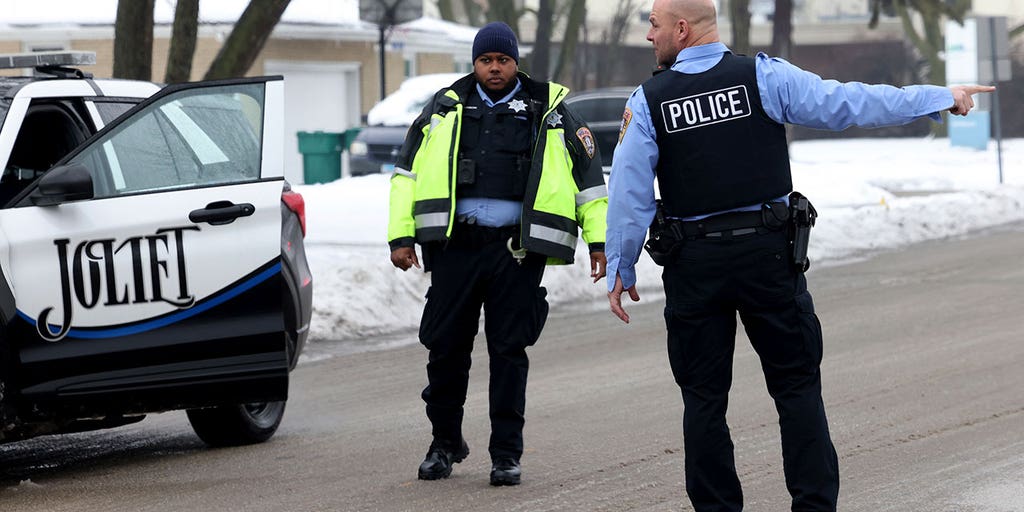 Girlfriend of IL suspect accused of killing 8 pleads not guilty to obstruction - Vimarsana News