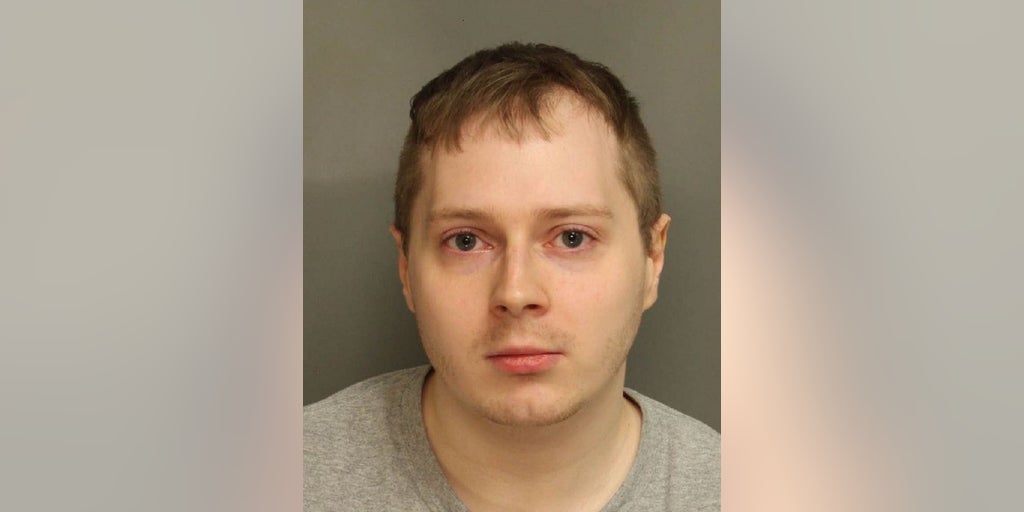 Pennsylvania man accused of killing mom jumps from airport garage - Vimarsana News