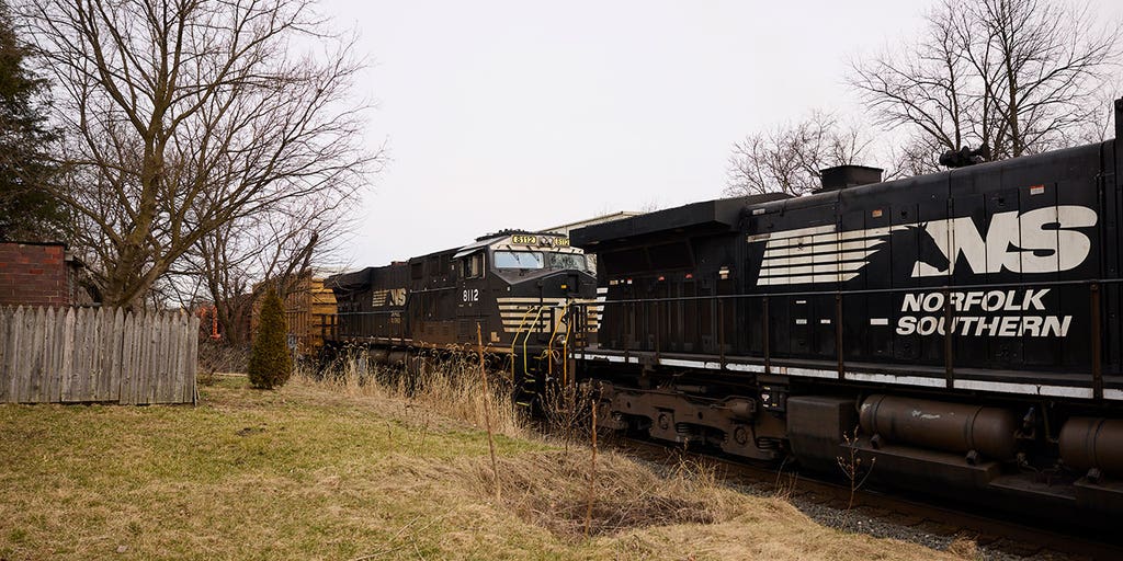 NY cargo train derails, spilling cooking oil and plastic resin into river - Vimarsana News