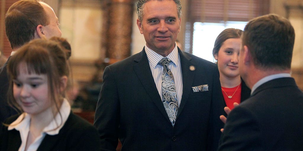 Kansas lawmakers greenlight 93% pay raise for themselves starting next year - Vimarsana News