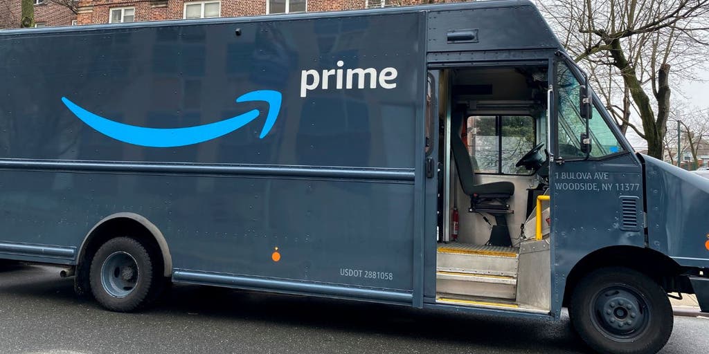New York City Amazon driver charged after defending himself from migrant attack - Vimarsana News