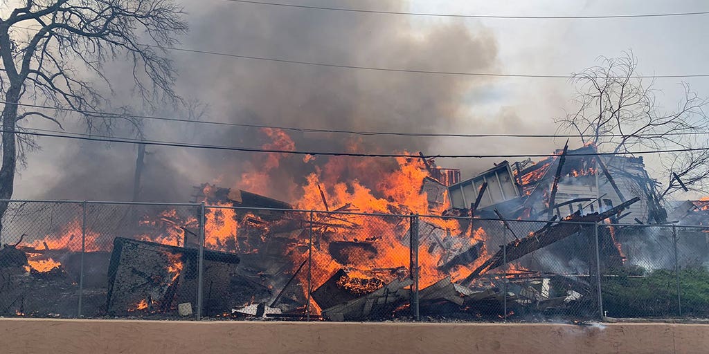 More than 100 firefighters tackle abandoned building blaze that spread to hotel - Vimarsana News