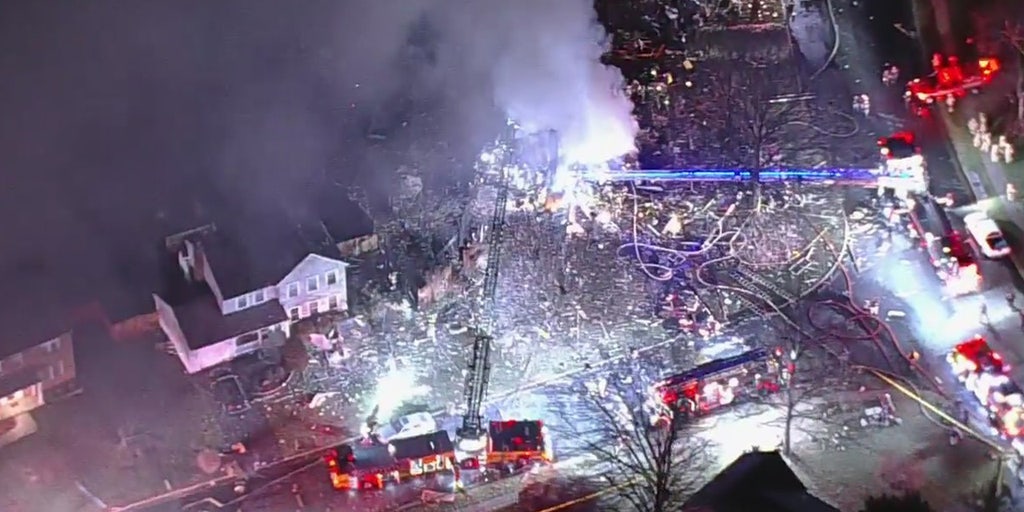 Home explosion in Virginia kills 1 firefighter, injures 11 others - Vimarsana News
