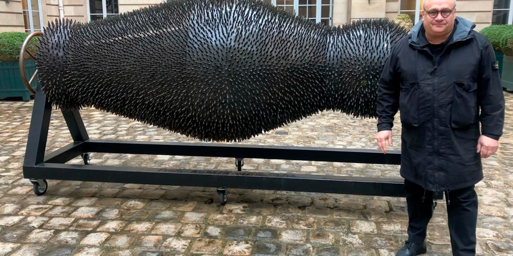 Ukrainian sculptor uses war debris to create art - Vimarsana News