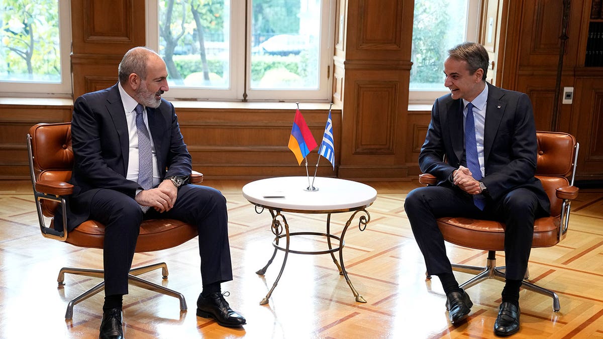 Kyriakos Mitsotakis, Nikol Pashinyan