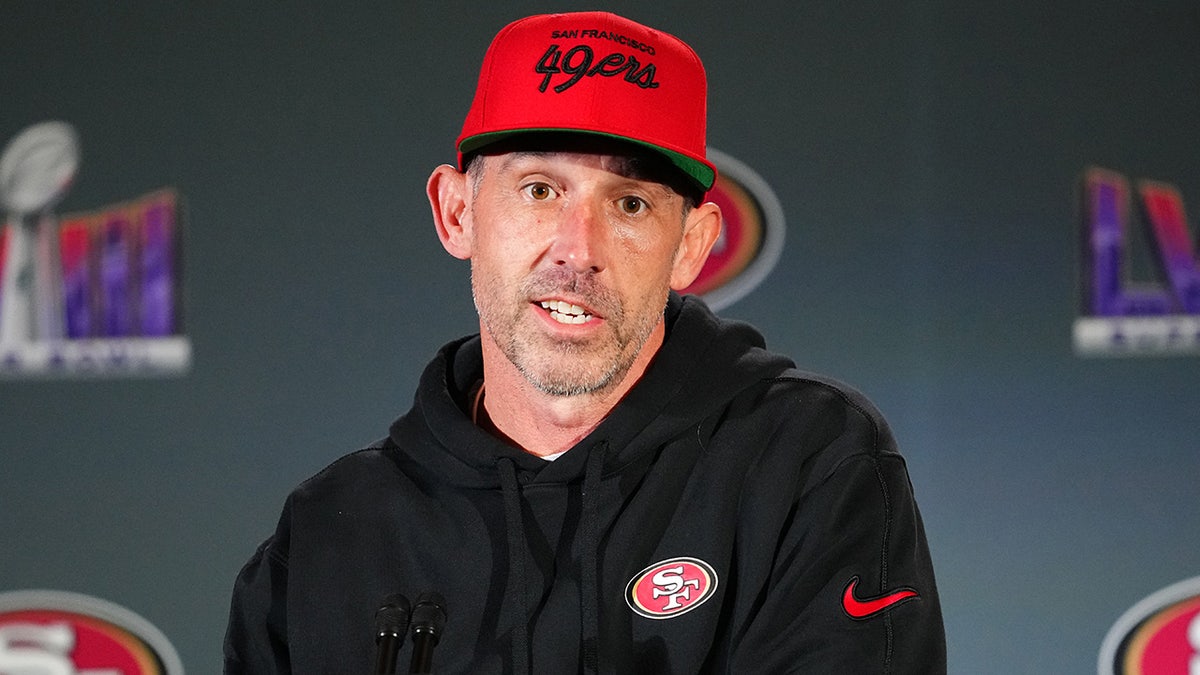 Kyle Shanahan talks to reporters