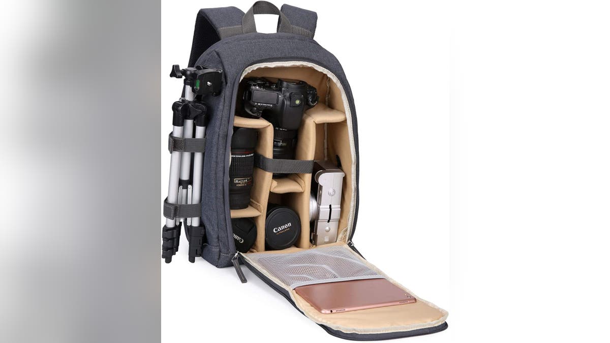 Store everything you need in this handy camera bag. 