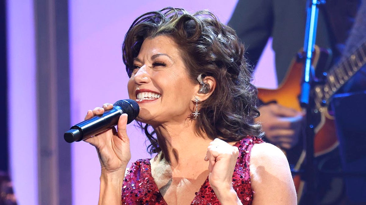 Amy Grant singing