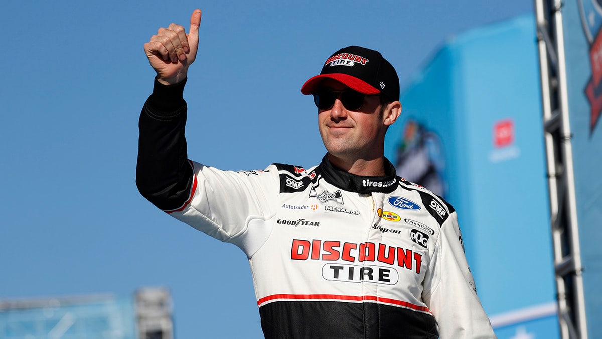 Austin Cindric has 1-letter response to final-lap crash thwarting Daytona 500 chances 4 Austin Cindric thumbs up