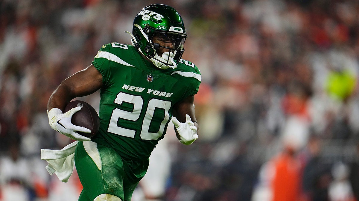 Jets' Breece Hall Involved In Incident With Apparent Autograph Seeker ...