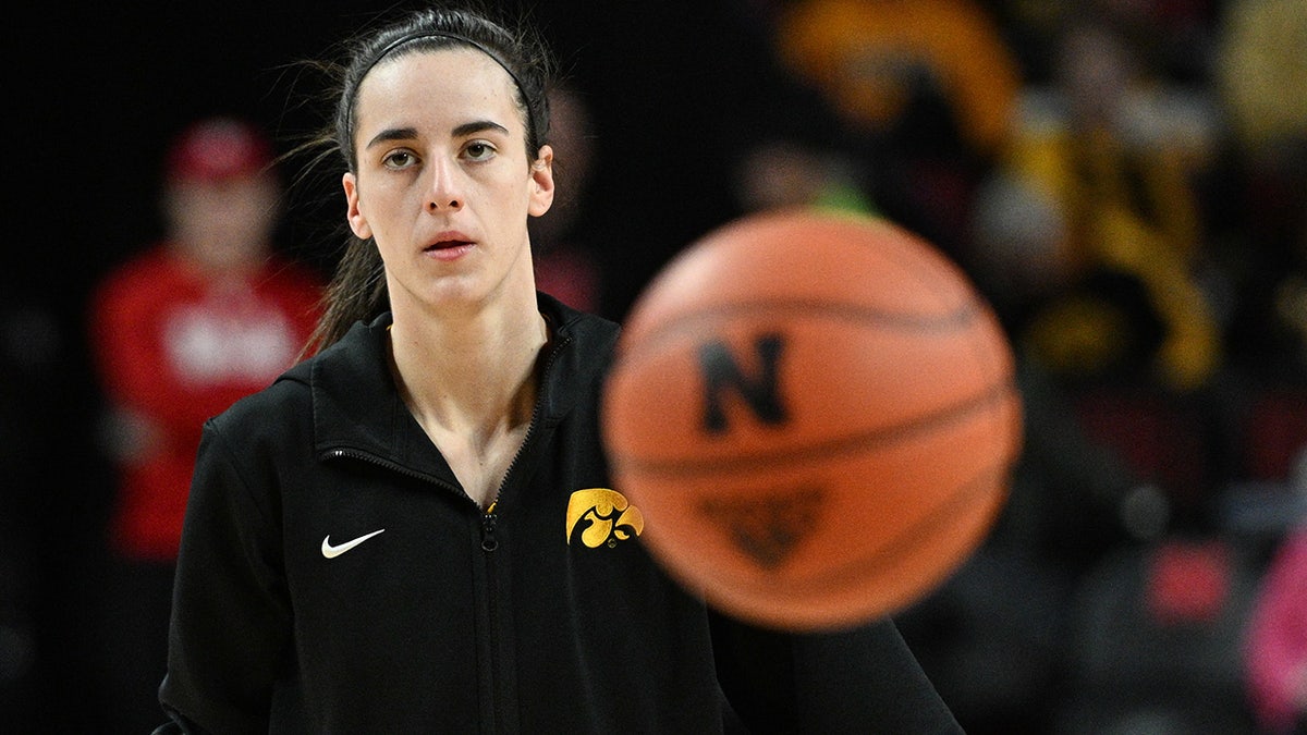 Caitlin Clark ısınıyor