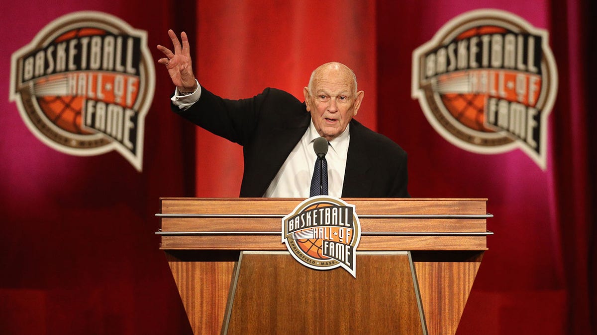 Charles Grice Lefty Driesell speaks during a ceremony