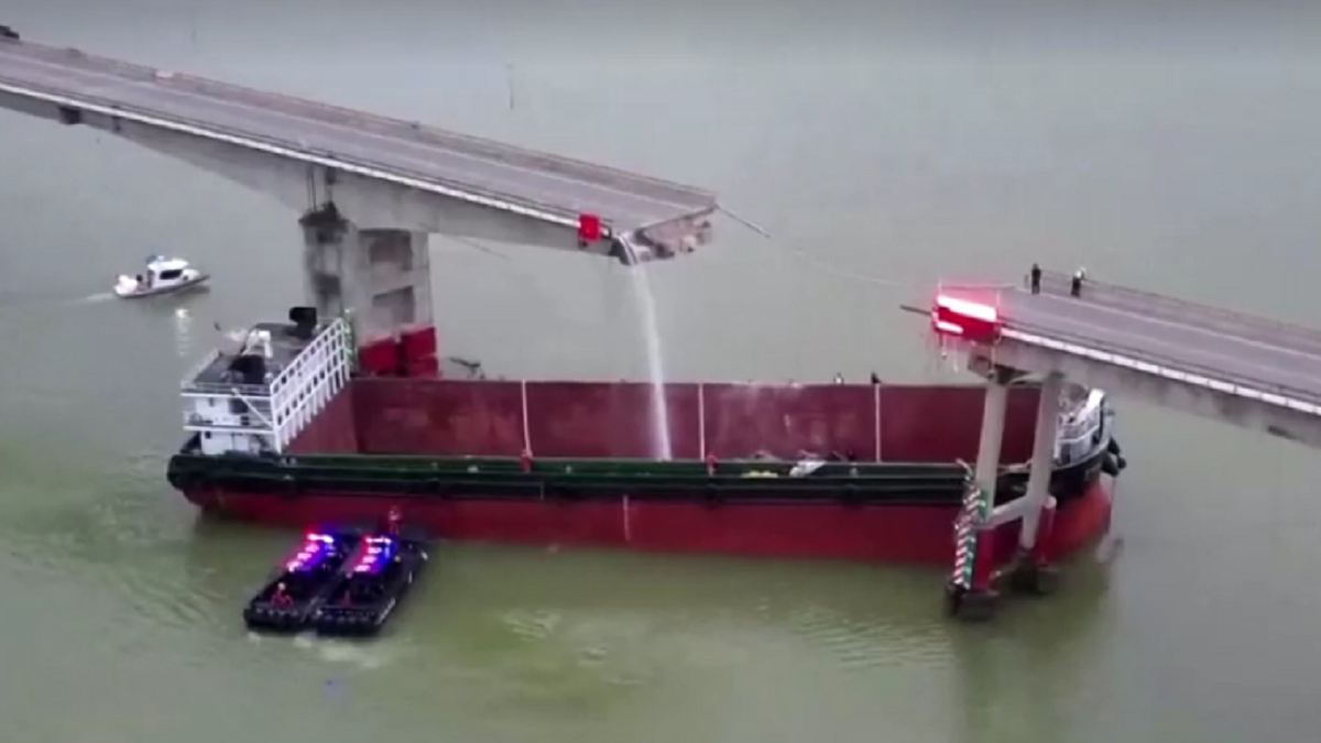 Chine bridge breaks apart after being hit by ship