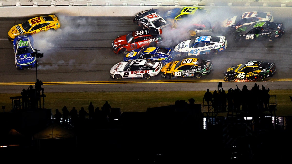 18 cars involved in a wreck