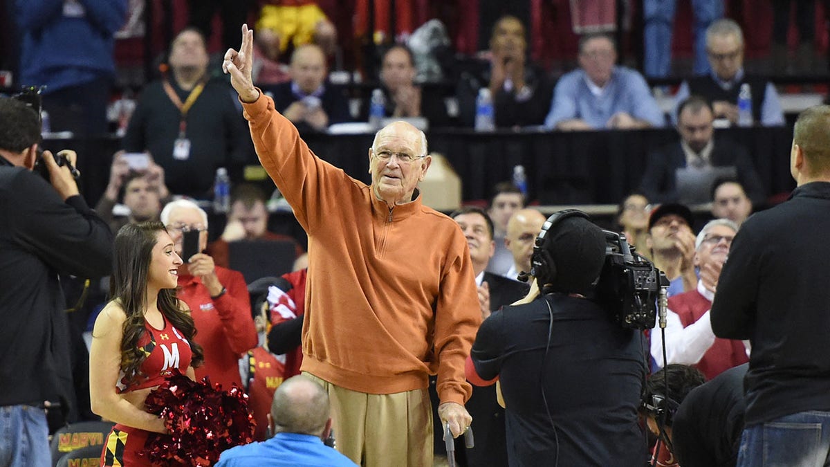 Coach Lefty Driesell waves 