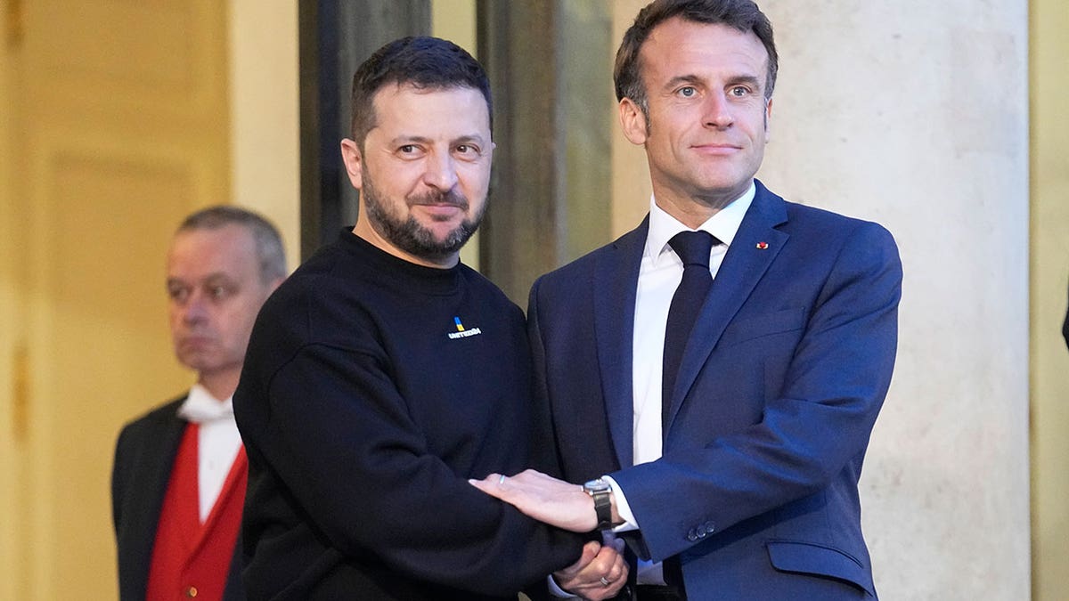 Emmanuel Macron and Volodymyr Zelenskyy