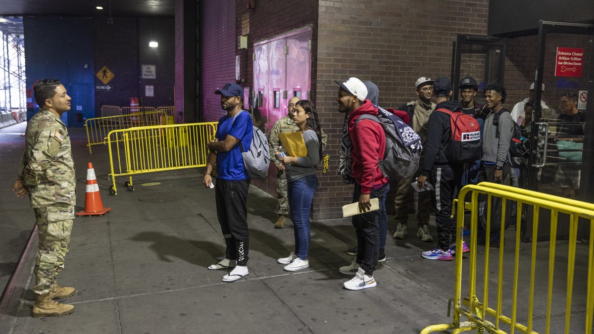 National Guardsman helps with migrants