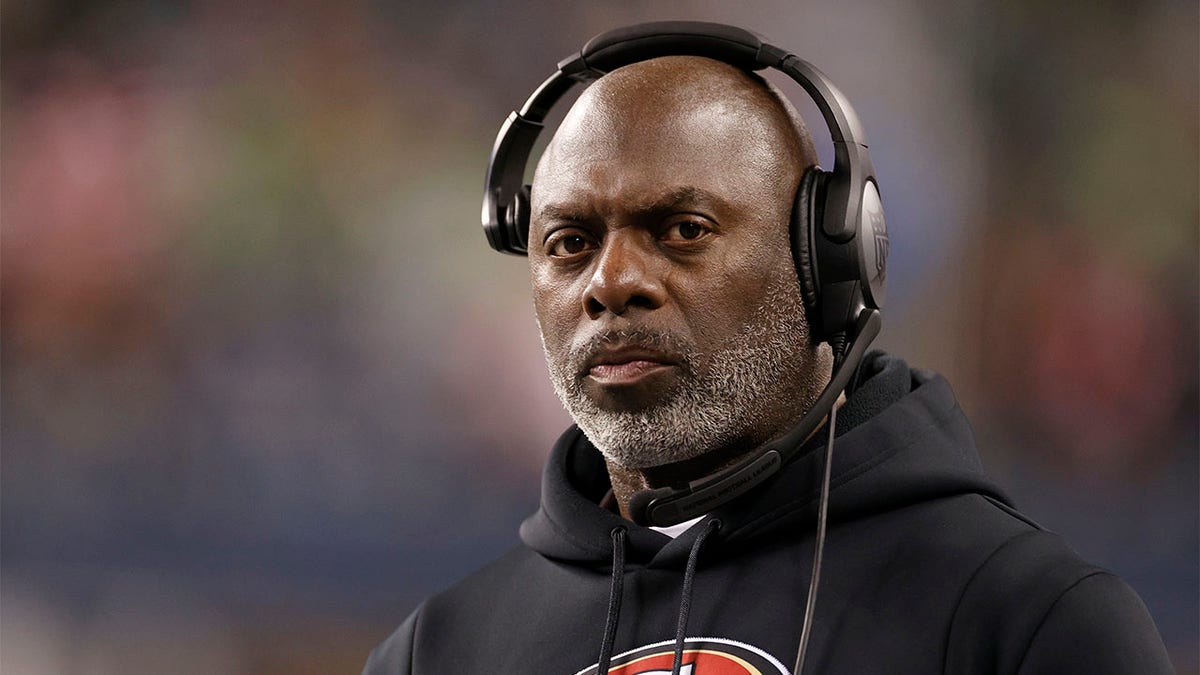 Anthony Lynn coaches against Seattle