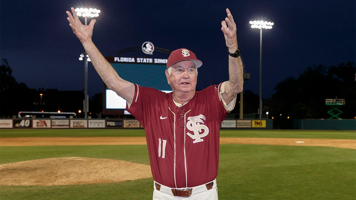 Mike Martin acknowledge the fans