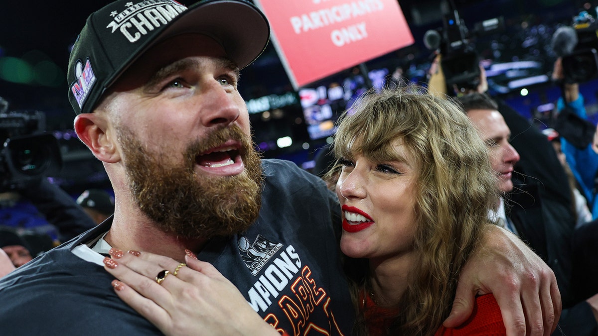 Taylor Swift admiring Travis Kelce on the field