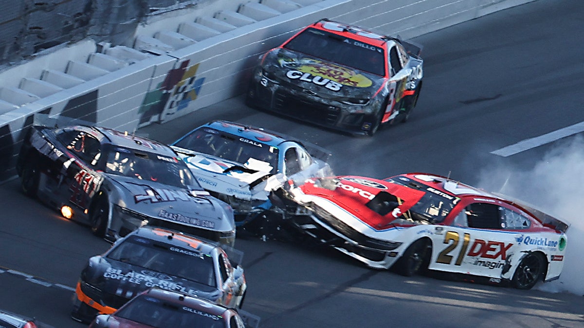 2024 Daytona 500 Early wreck ruins day for several drivers Fox News