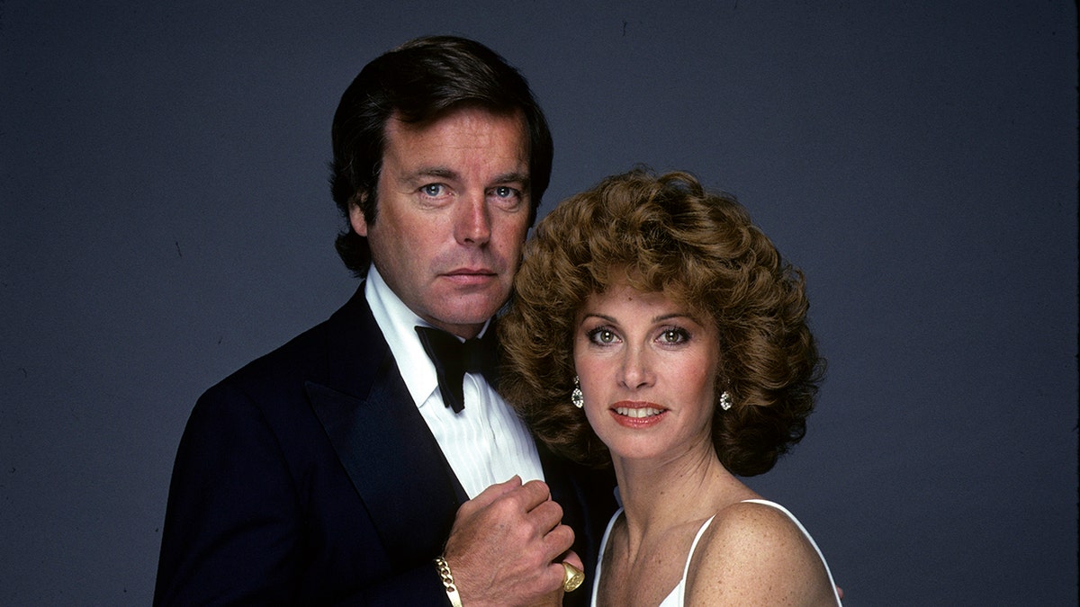 Robert Wagner and Stefanie Powers posing for a Hart to Hart promo still