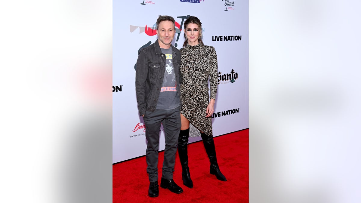 Breckin Meyer and Kelly Rizzo debut relationship on red carpet