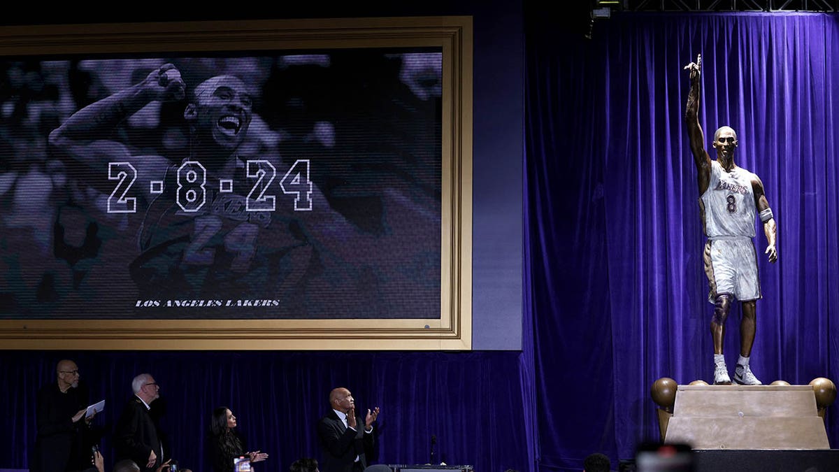Statue for Kobe Bryant unveiled