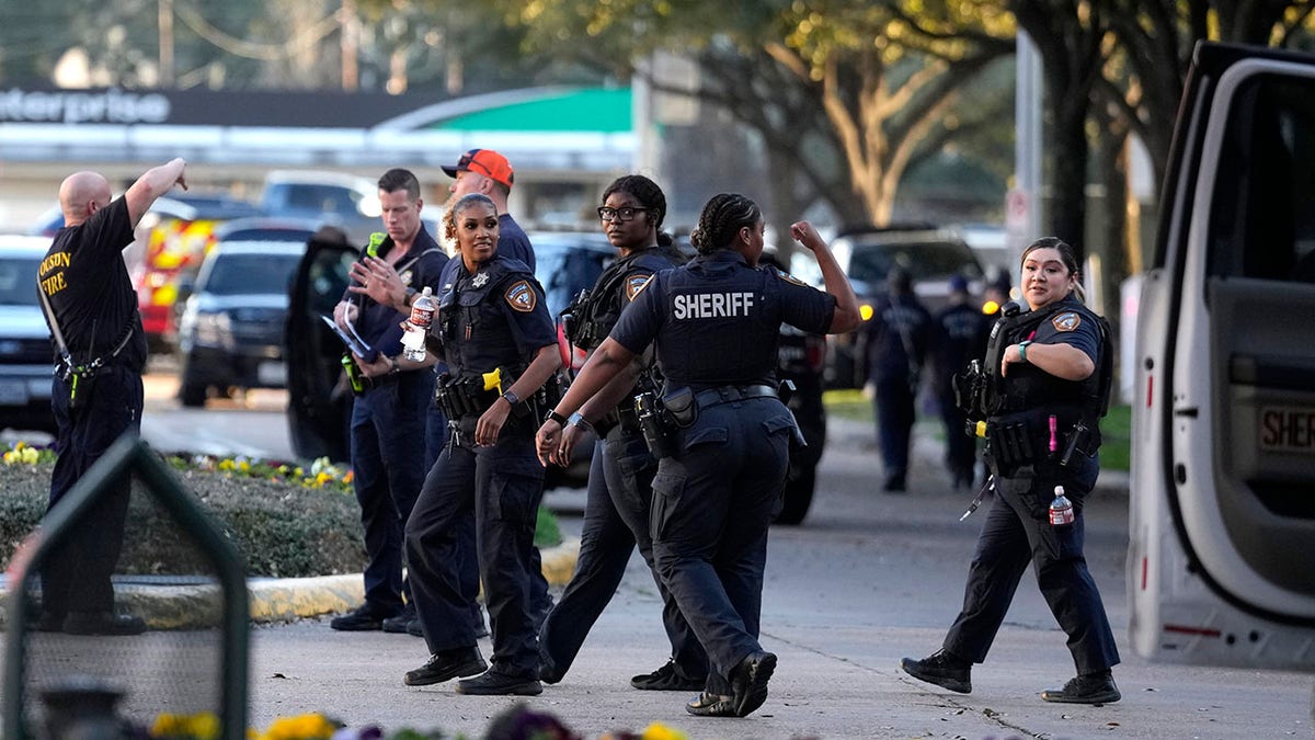 Lakewood Church Shooting: FBI, Police Reportedly Search Houston-area ...