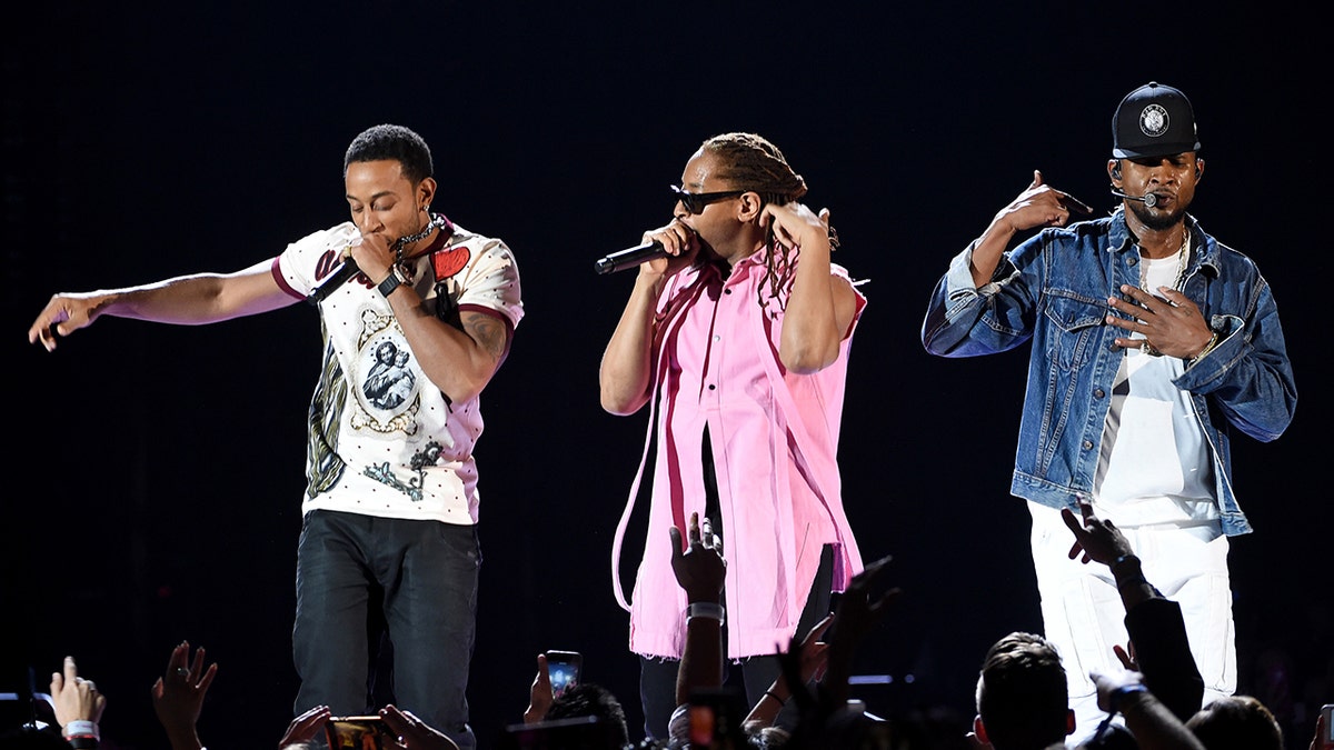 Ludacris, Lil Jon e Usher se apresentando juntos