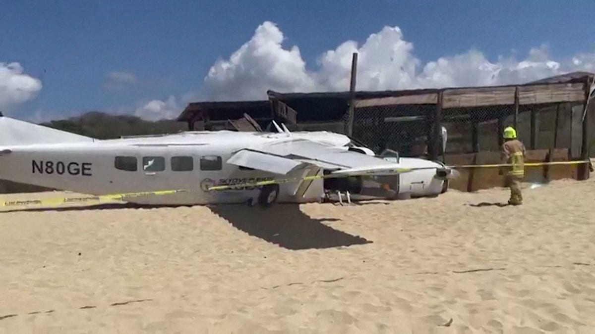 Plane makes emergency landing at Mexico beach