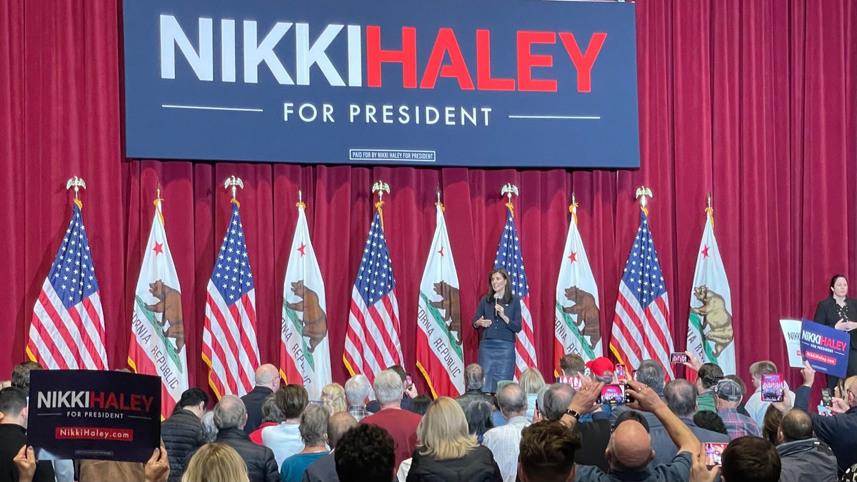 Nikki Haley hace campaña en California