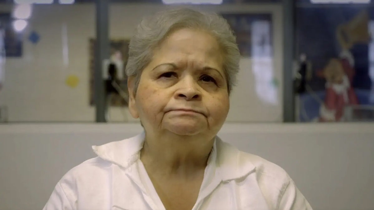 Um close de Yolanda Saldivar na prisão