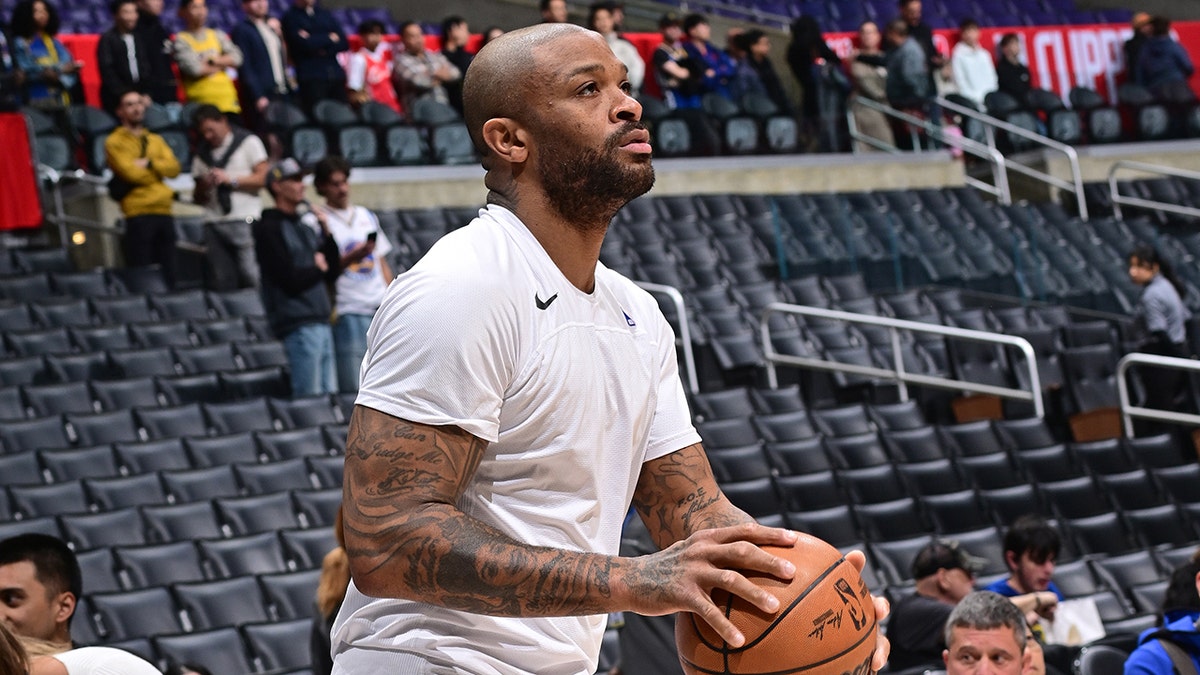 P.J. Tucker shoots <a href='https://greentvdrama.com/news/cellular-cervices-to-remain-suspended-in-parts-of-punjab-balochistan-during-by-polls' target='_blank'>during</a> warmups” width=”1200″ height=”675″/></source></source></source></source></picture></div>
<div class=