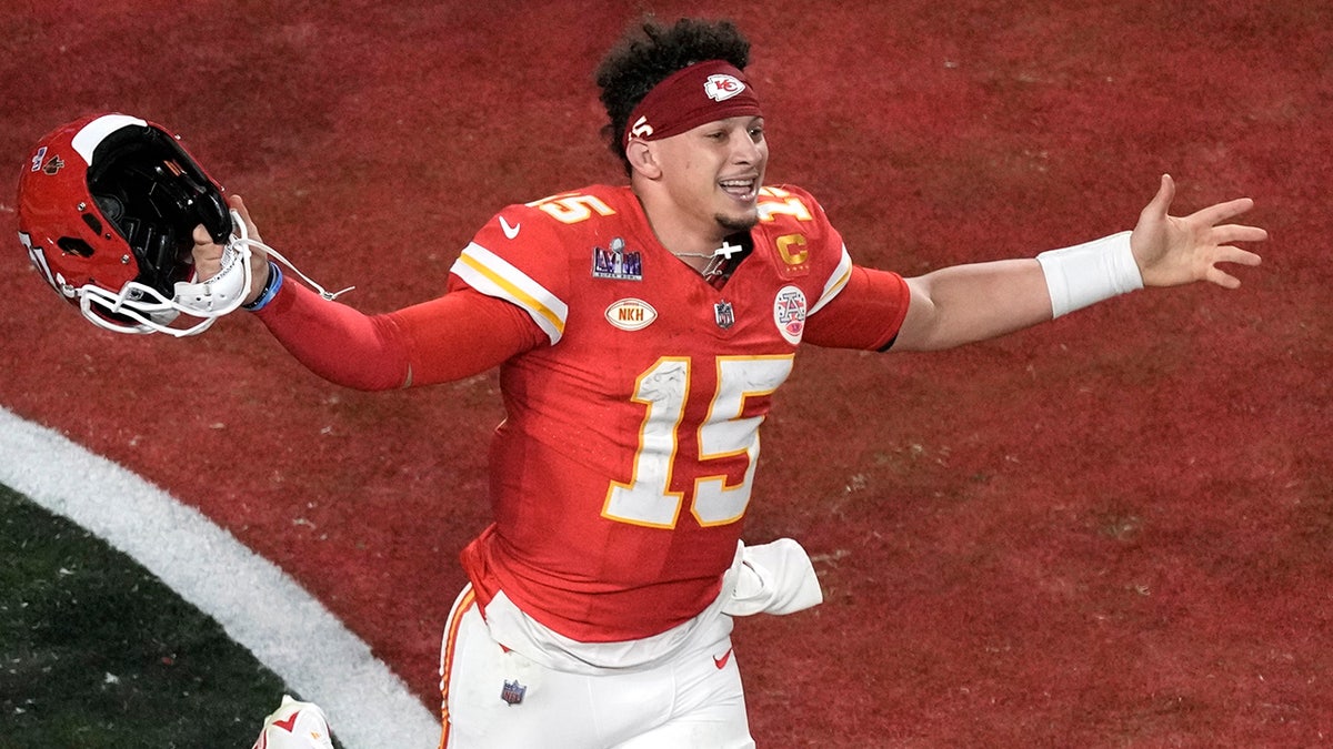 Patrick Mahomes comemorando