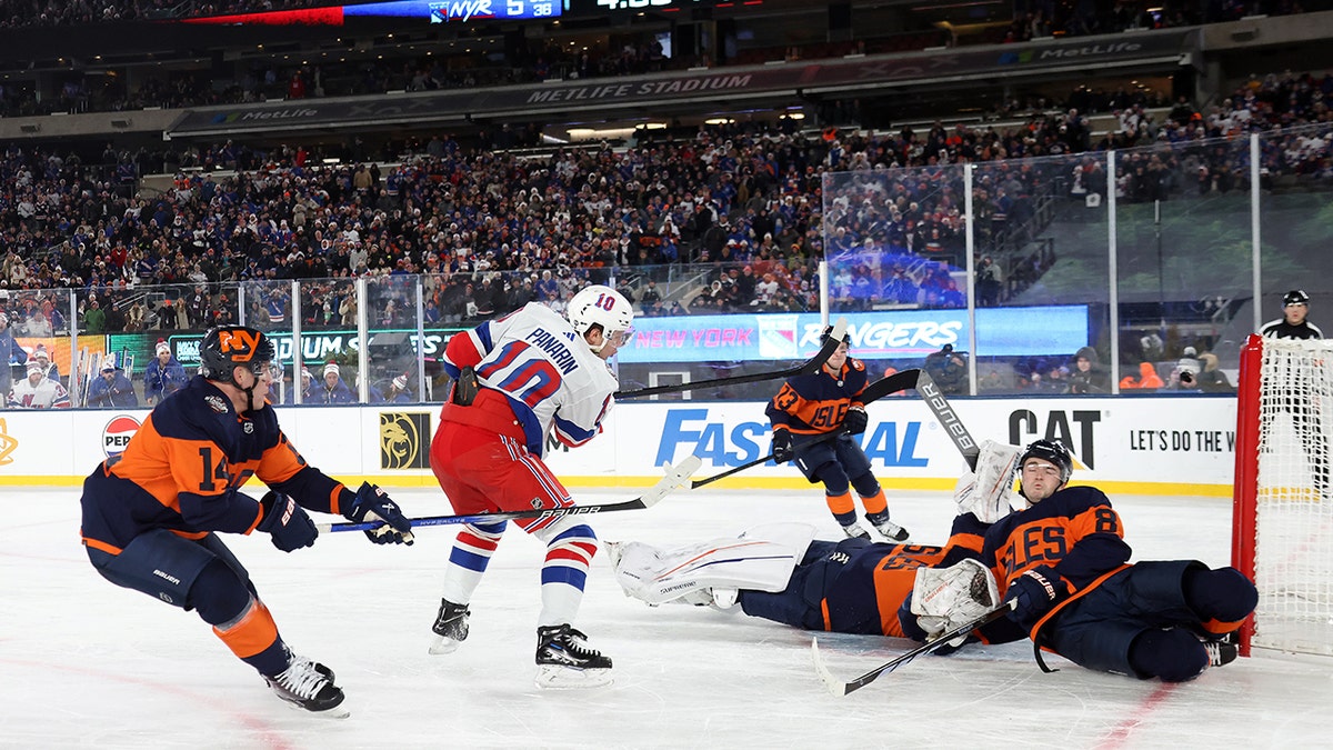 Artemi Panarin marca