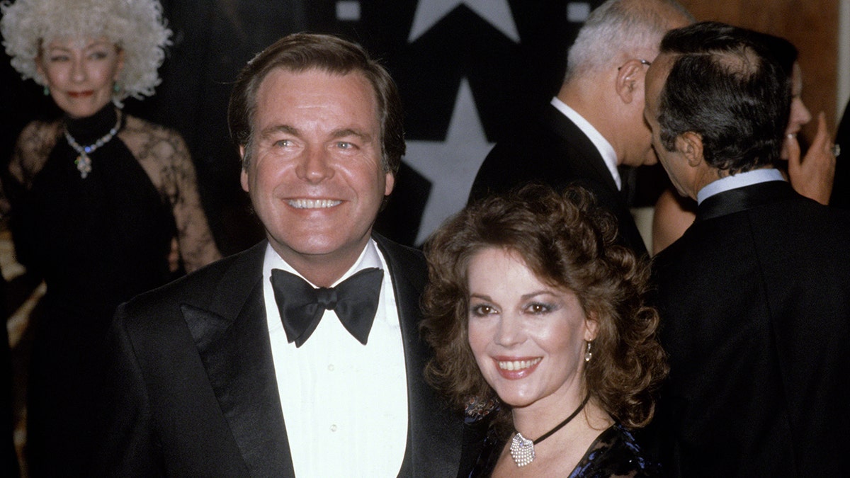 Robert Wagner and Natalie Wood posing together