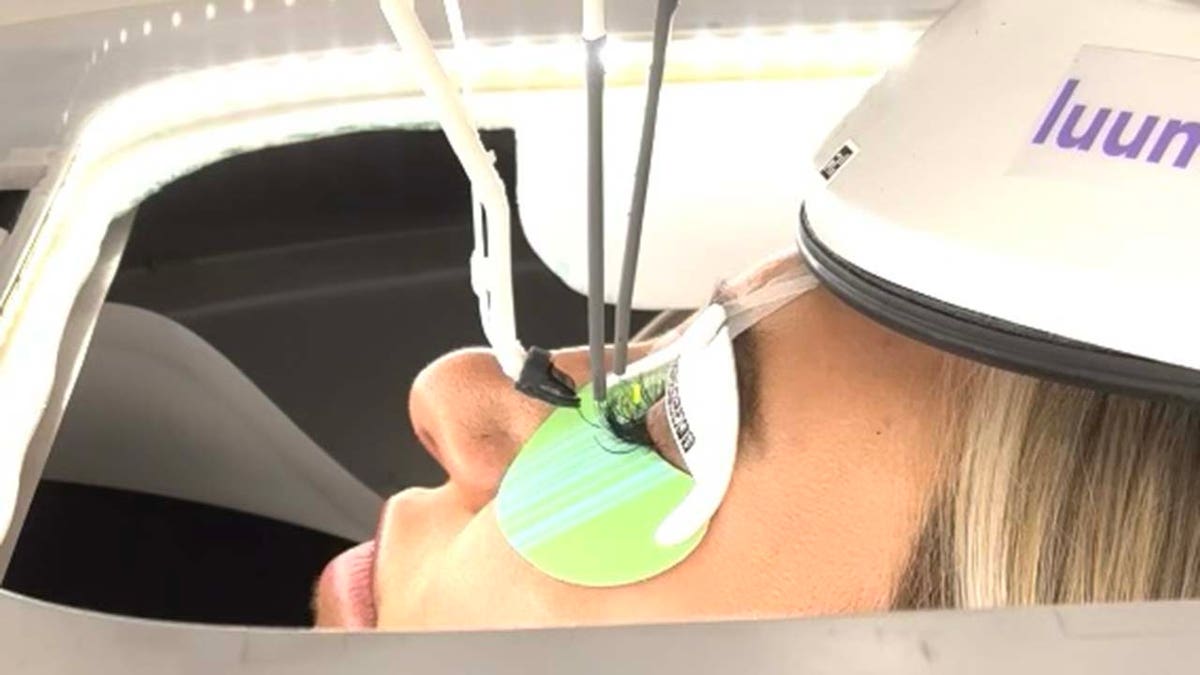 luum robot does eyelashes