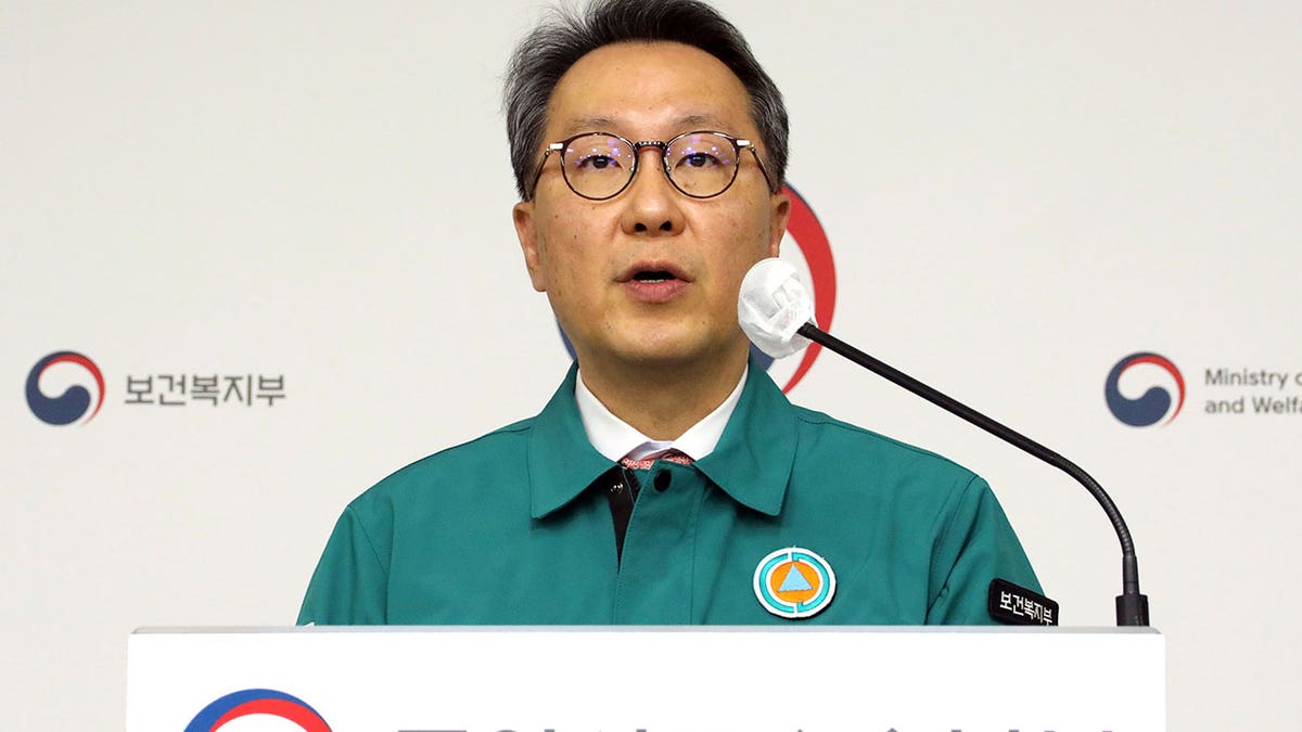 Park Min-soo speaks