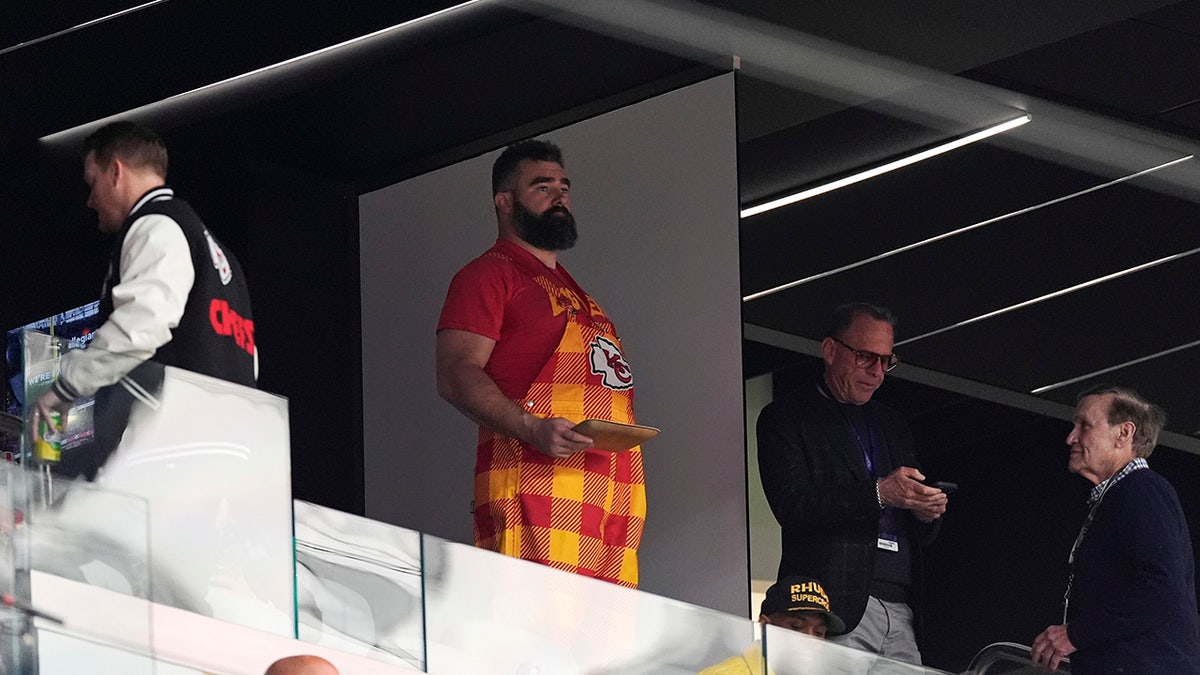 Jason Kelce watches teams warm up before NFL Super Bowl