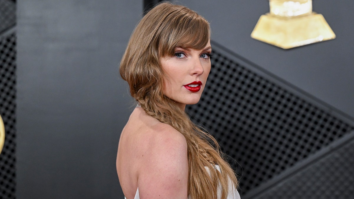 Taylor Swift poses on Grammys red carpet