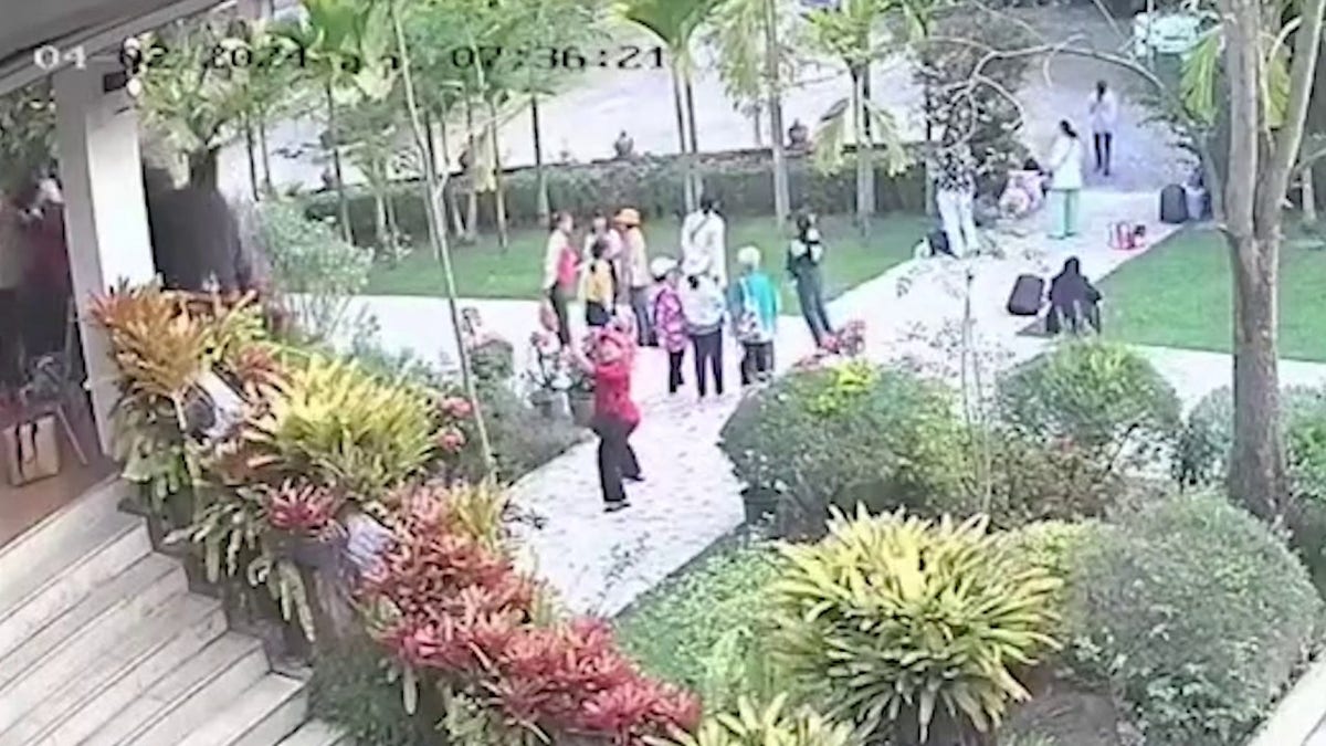 Thailand resort balcony collapses on video