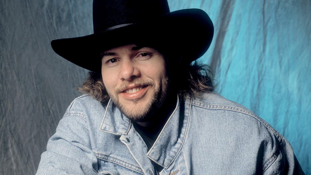 Toby Keith wears black hat in first promotional photos at age 32