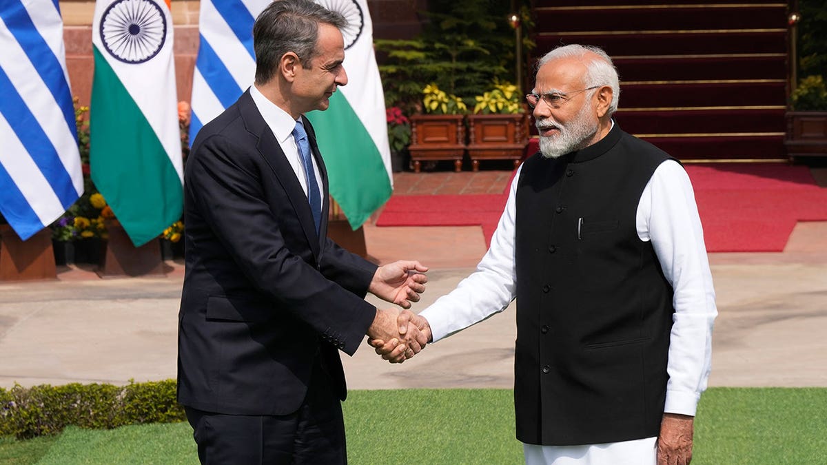 Kyriakos Mitsotakis and Narendra Modi