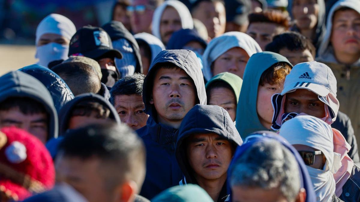 Migrants in line in Jacumba, California 