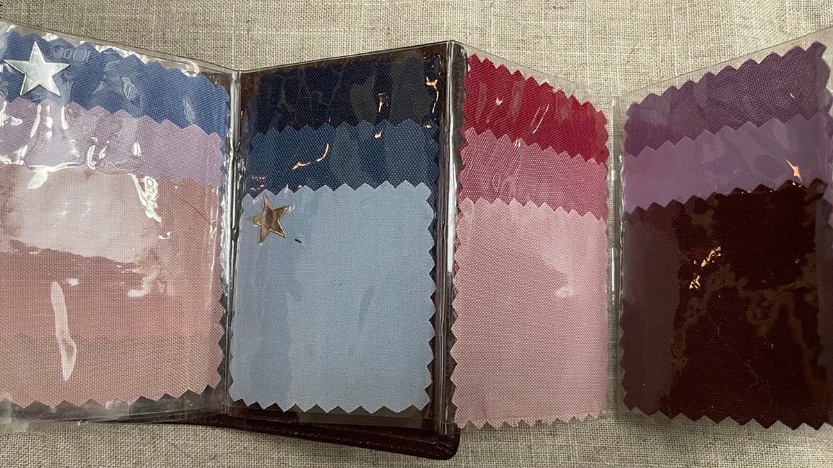 Color wallet