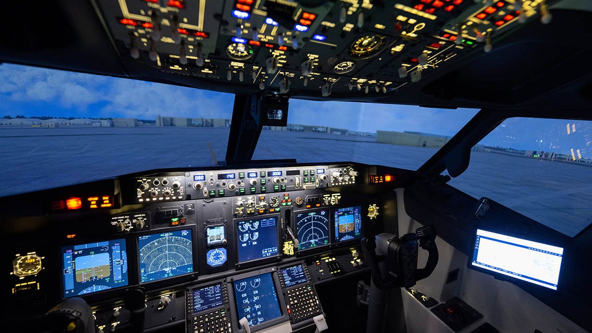737 flight simulation