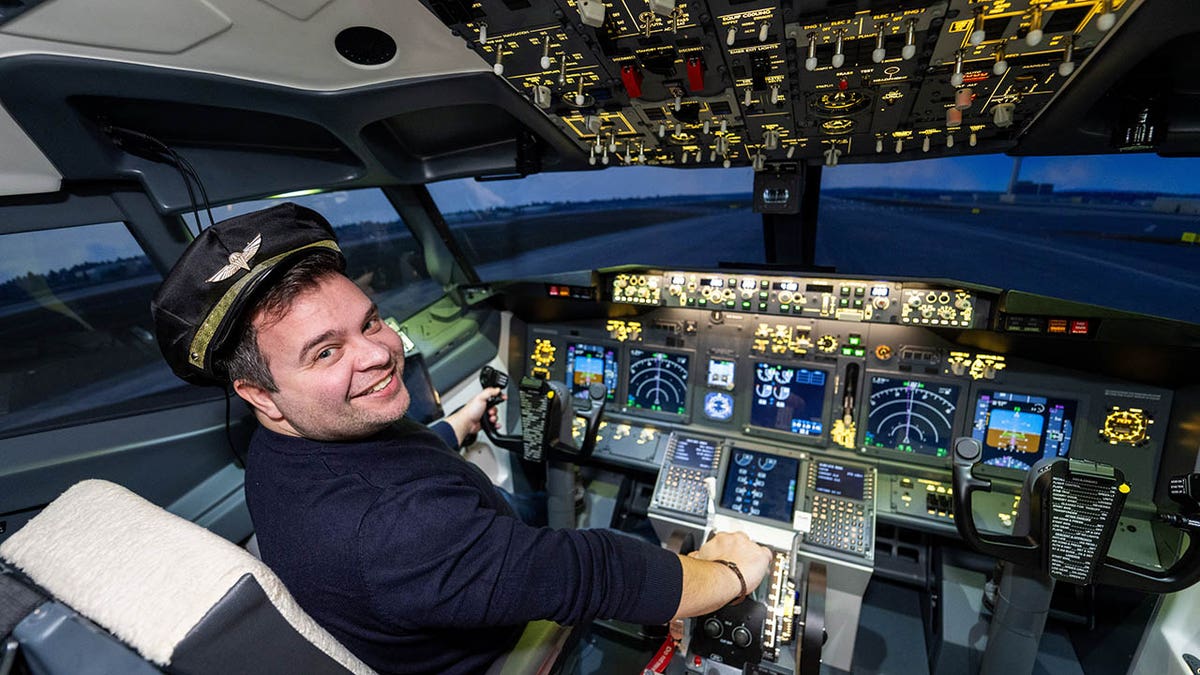 New Flight Simulator to Prep Future 737 Pilots at UNO