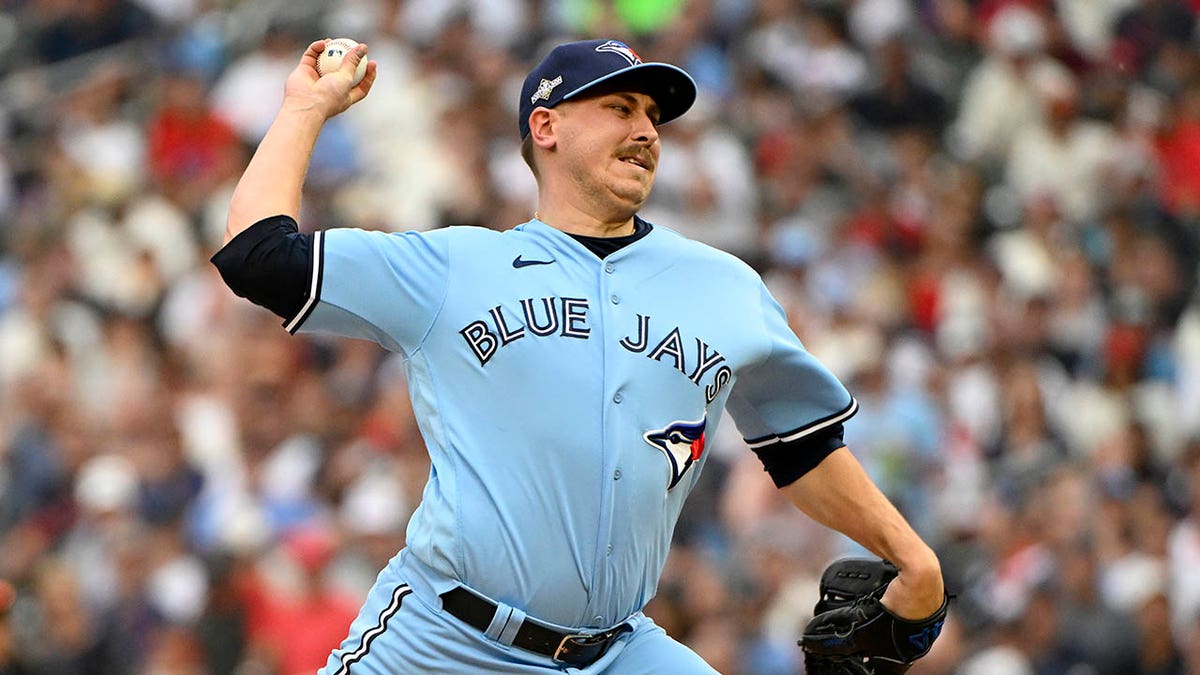 Erik Swanson pitching